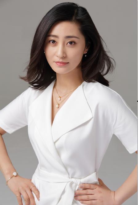 演员冯静,光影交织，演绎人生百态